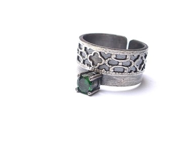 Emerald  i koronki - pierścionek