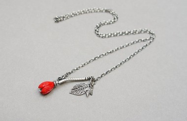 Red flower - naszyjnik