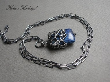 Lapis w sweterku  - naszyjnik
